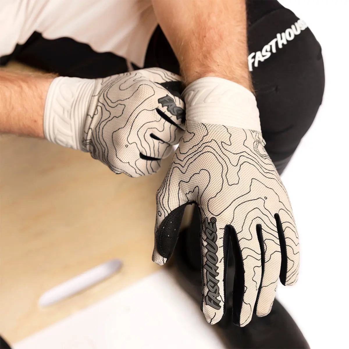 Blitz Swift Glove - Cream - Fasthouse