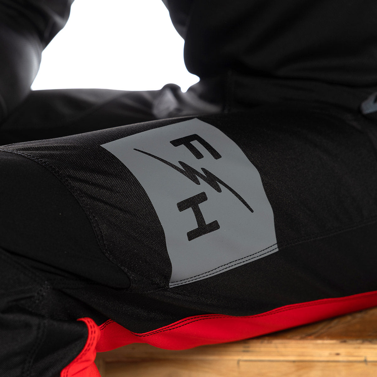 Carbon Echo Pant - Black/Racing Red