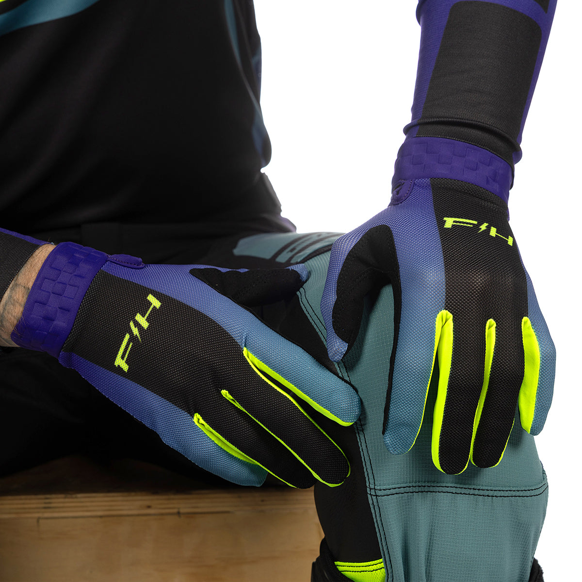 Vapor React Glove - Light Indigo/Black