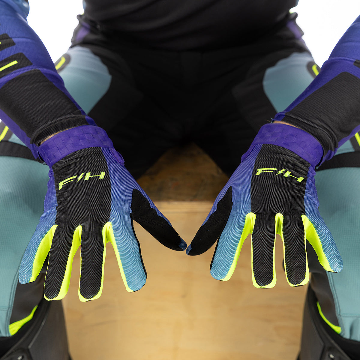 Vapor React Glove - Light Indigo/Black