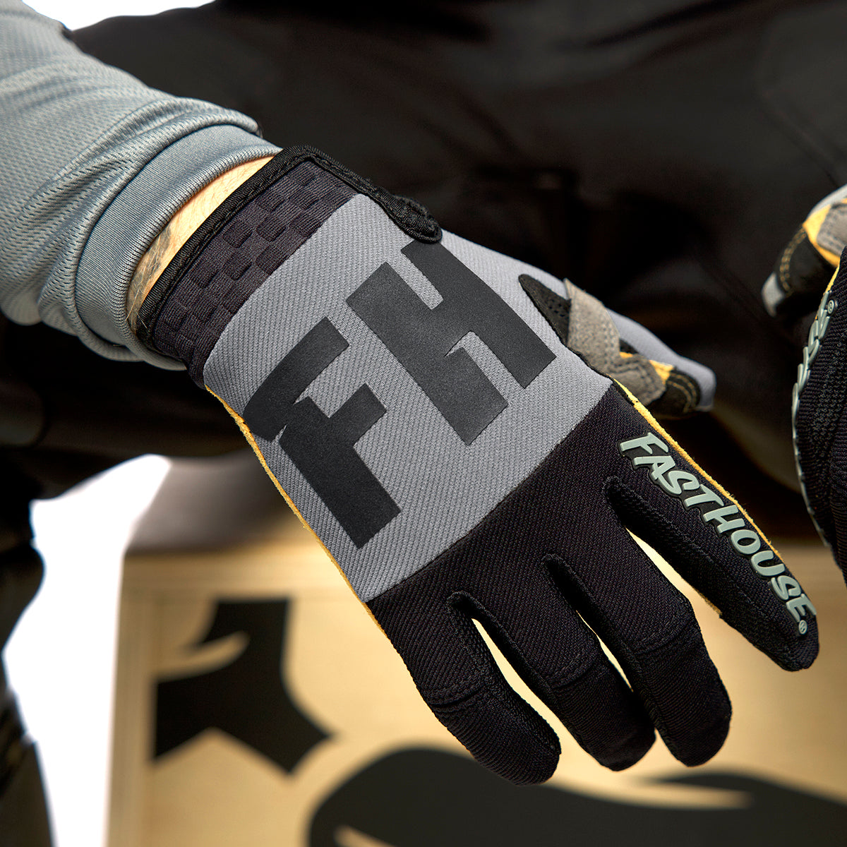 Speed Style Remnant Glove - Grey/Black