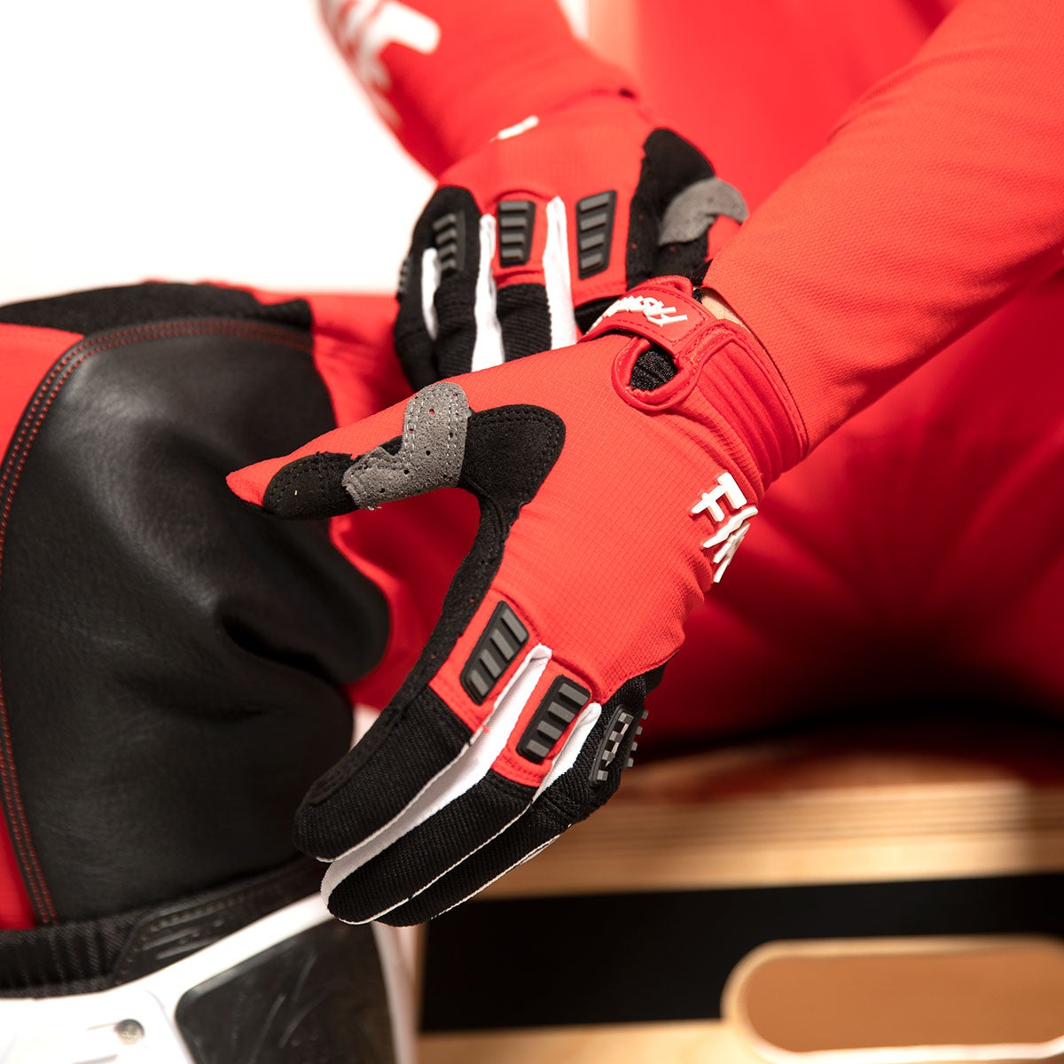 Fasthouse - Bronx Glove - Red/Black